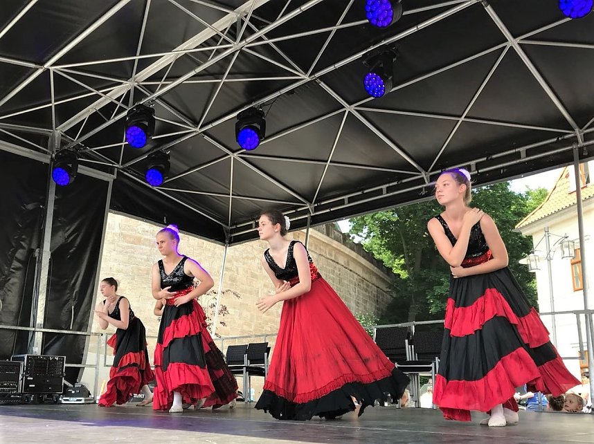 Viele Auftritte f&uuml;r Radevas Tanzeleven