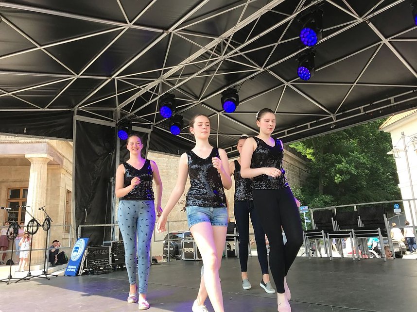 Viele Auftritte f&uuml;r Radevas Tanzeleven