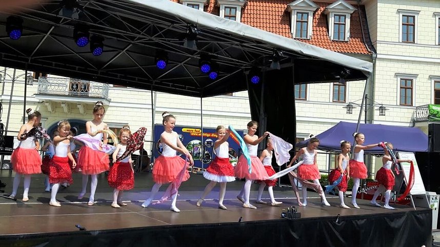 Viele Auftritte f&uuml;r Radevas Tanzeleven