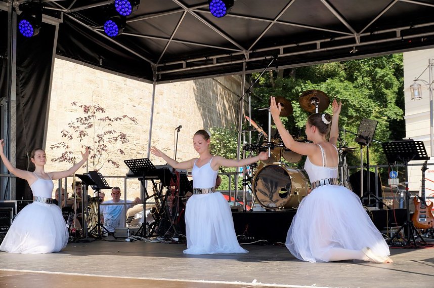 Viele Auftritte f&uuml;r Radevas Tanzeleven