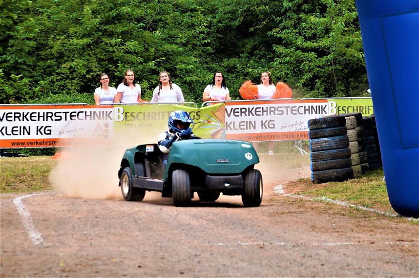 Qualmende Reifen und jede Menge Spa&szlig;