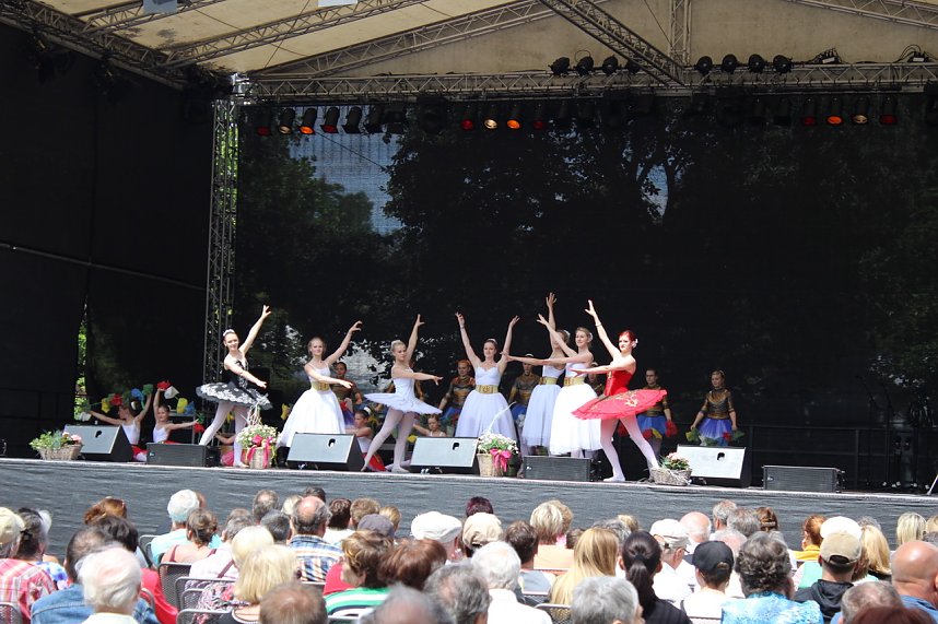 Die Eleven des Tanzstudio Radeva werden auch das Jubil&auml;umsprogramm des 50. Rolandsfestes mitgestalten