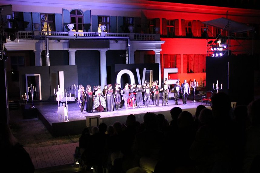 La traviata mit glanzvoller Premiere