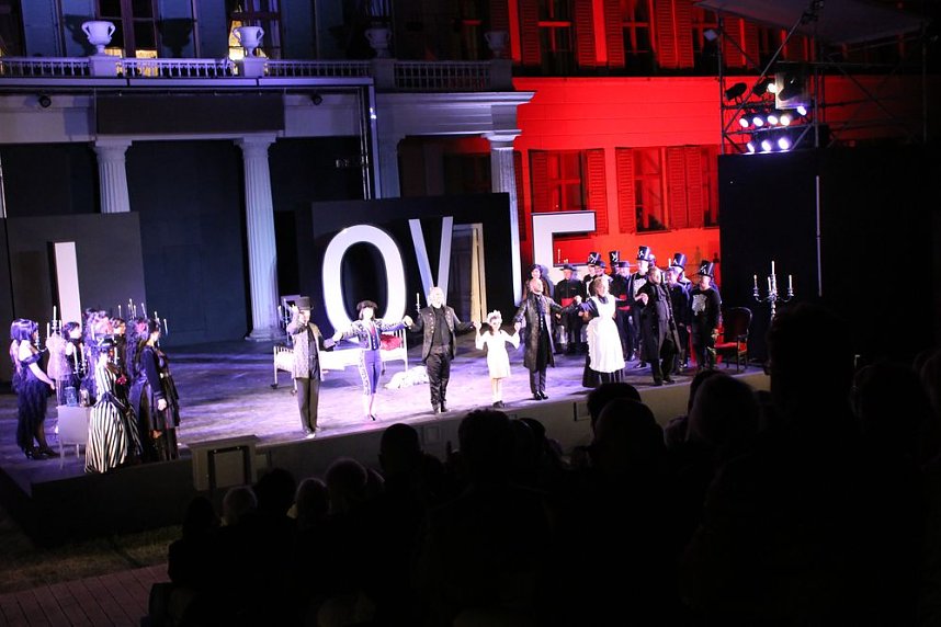 La traviata mit glanzvoller Premiere