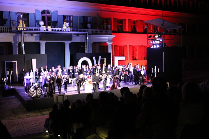 La traviata mit glanzvoller Premiere