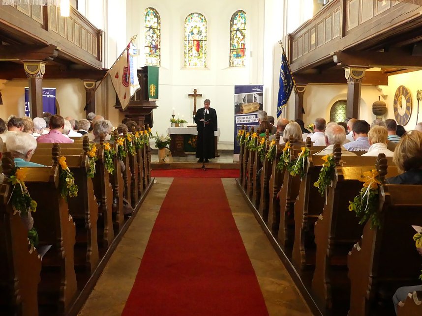 Festakt Goldener Kirchturm f&uuml;r W&uuml;lfingerode