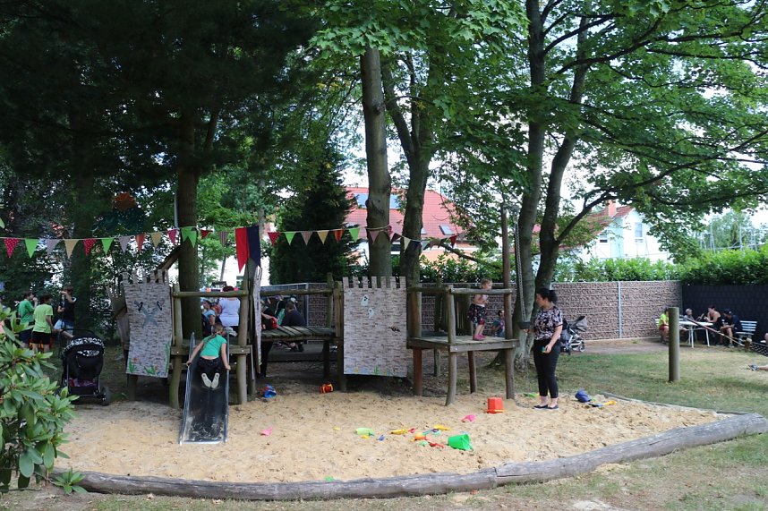 Zum Sommerfest konnte man sich am Familienzentrum gleich &uuml;ber zwei gro&szlig;z&uuml;gige Spenden freuen