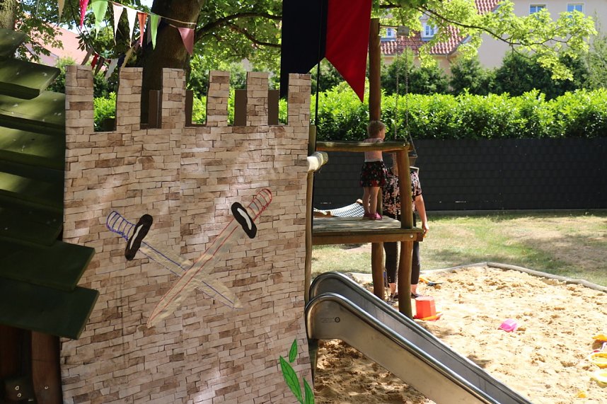 Zum Sommerfest konnte man sich am Familienzentrum gleich &uuml;ber zwei gro&szlig;z&uuml;gige Spenden freuen