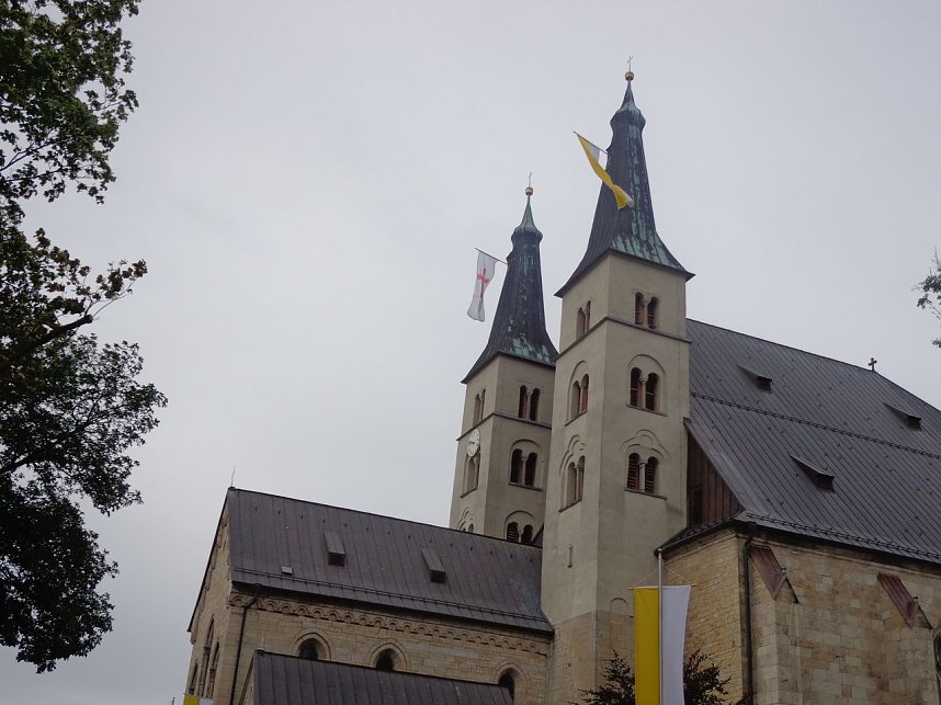 Festliches Hochamt mit Bischof Neymeyr im Nordh&auml;user Dom