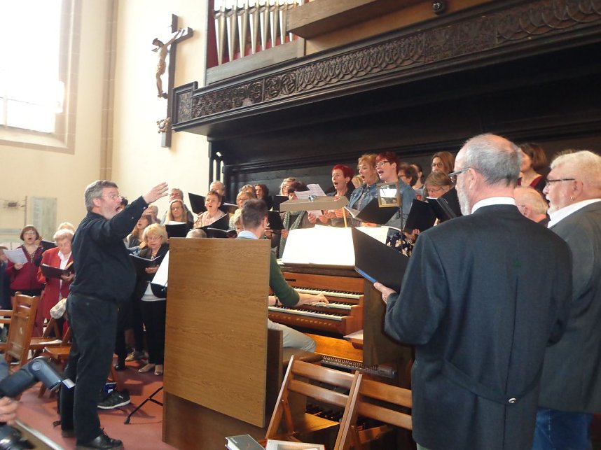 Festliches Hochamt mit Bischof Neymeyr im Nordh&auml;user Dom