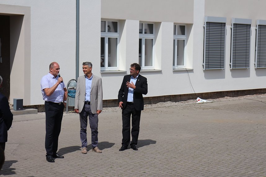 Auf die frische Fassade soll auch die Sanierung der Innenr&auml;ume des Friedrich-Schiller-Gymnasiums folgen