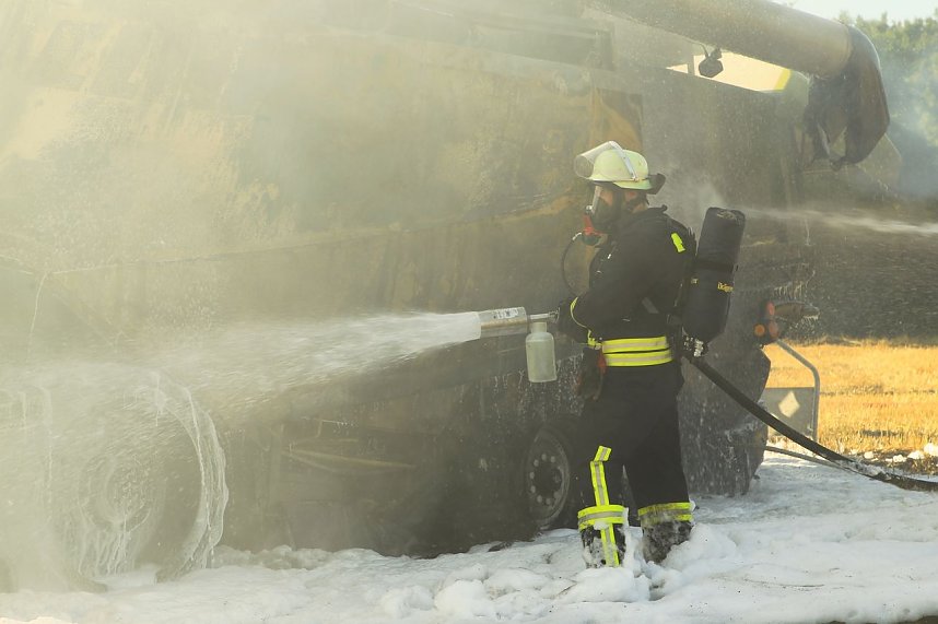 M&auml;hdrescher brannte aus