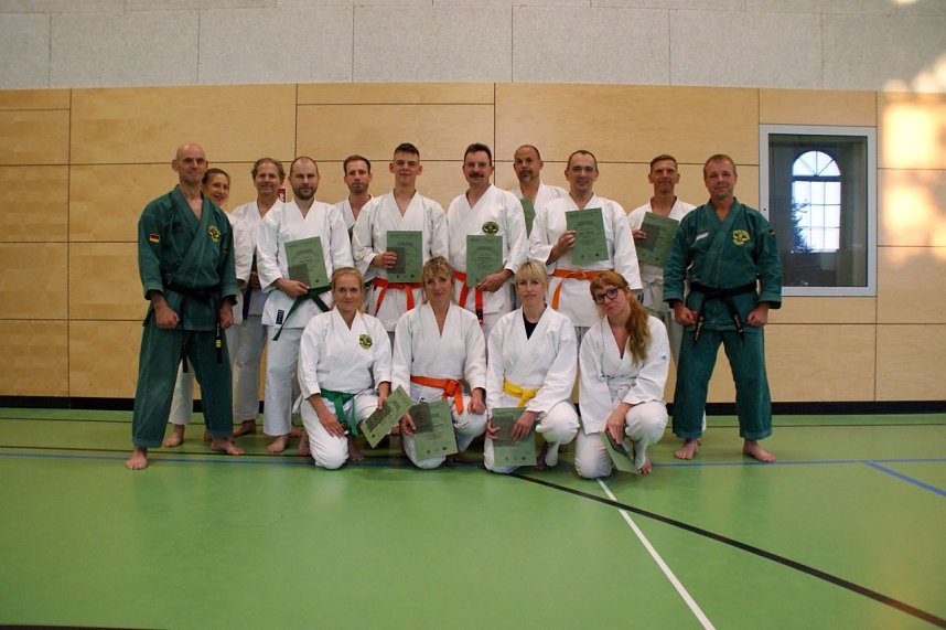 Vor den Sommerferien standen beim Karate-Do-Kwai noch Lehrg&auml;nge und Pr&uuml;fungen an