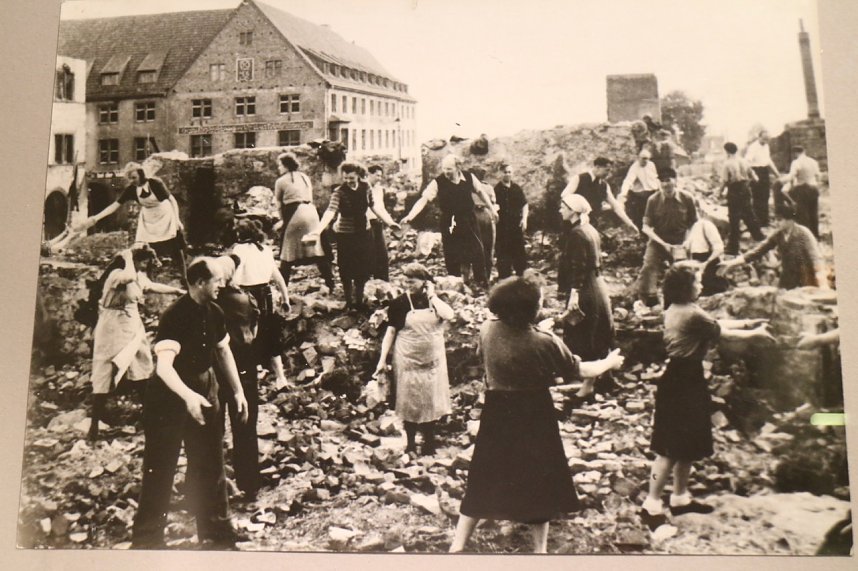 Reich bebildert - die Flohburg zeigt eine Ausstellung zum Wiederaufbau Nordhausens