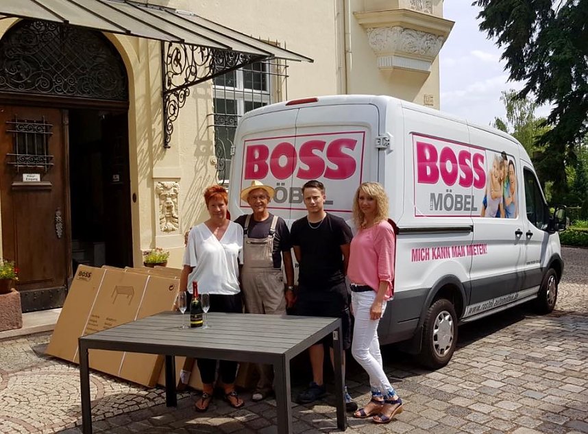 Neue Tische f&uuml;r das Kunsthaus