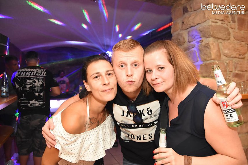 In den Sonntag hinein wurde in Nordhausen nicht nur auf den Pl&auml;tzen und Stra&szlig;e in der Innenstadt gefeiert, nach dem Ende Altstadtfest-Samstags ging es im Jugendclubhaus weiter... 