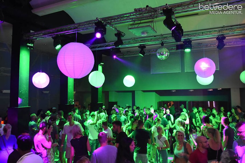 In den Sonntag hinein wurde in Nordhausen nicht nur auf den Pl&auml;tzen und Stra&szlig;e in der Innenstadt gefeiert, nach dem Ende Altstadtfest-Samstags ging es im Jugendclubhaus weiter... 