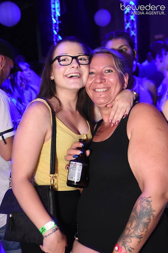 In den Sonntag hinein wurde in Nordhausen nicht nur auf den Pl&auml;tzen und Stra&szlig;e in der Innenstadt gefeiert, nach dem Ende Altstadtfest-Samstags ging es im Jugendclubhaus weiter... 