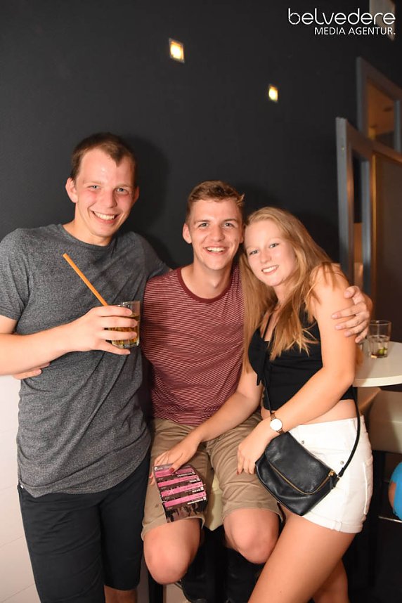 In den Sonntag hinein wurde in Nordhausen nicht nur auf den Pl&auml;tzen und Stra&szlig;e in der Innenstadt gefeiert, nach dem Ende Altstadtfest-Samstags ging es im Jugendclubhaus weiter... 