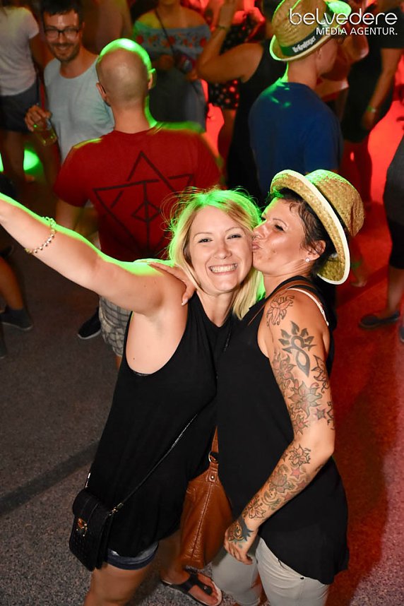 In den Sonntag hinein wurde in Nordhausen nicht nur auf den Pl&auml;tzen und Stra&szlig;e in der Innenstadt gefeiert, nach dem Ende Altstadtfest-Samstags ging es im Jugendclubhaus weiter... 