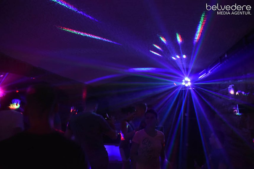 In den Sonntag hinein wurde in Nordhausen nicht nur auf den Pl&auml;tzen und Stra&szlig;e in der Innenstadt gefeiert, nach dem Ende Altstadtfest-Samstags ging es im Jugendclubhaus weiter... 