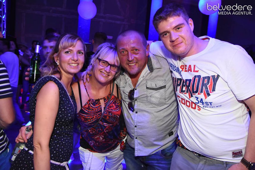 In den Sonntag hinein wurde in Nordhausen nicht nur auf den Pl&auml;tzen und Stra&szlig;e in der Innenstadt gefeiert, nach dem Ende Altstadtfest-Samstags ging es im Jugendclubhaus weiter... 