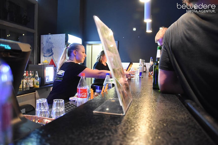 In den Sonntag hinein wurde in Nordhausen nicht nur auf den Pl&auml;tzen und Stra&szlig;e in der Innenstadt gefeiert, nach dem Ende Altstadtfest-Samstags ging es im Jugendclubhaus weiter... 
