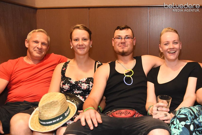 In den Sonntag hinein wurde in Nordhausen nicht nur auf den Pl&auml;tzen und Stra&szlig;e in der Innenstadt gefeiert, nach dem Ende Altstadtfest-Samstags ging es im Jugendclubhaus weiter... 