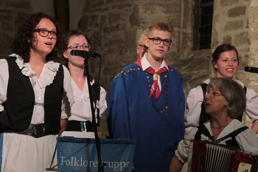 Vier Stunden Musik, Applaus und Zugaben: Chor- und Folkoreensemble Hesserode
