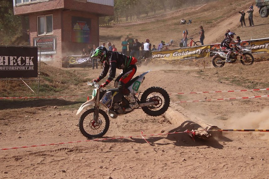 Fliegende Maschinen am Weinberg