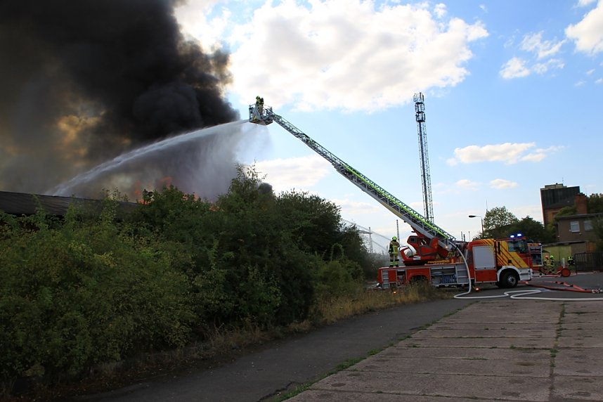 Gro&szlig;brand auf Bahnhofsgel&auml;nde