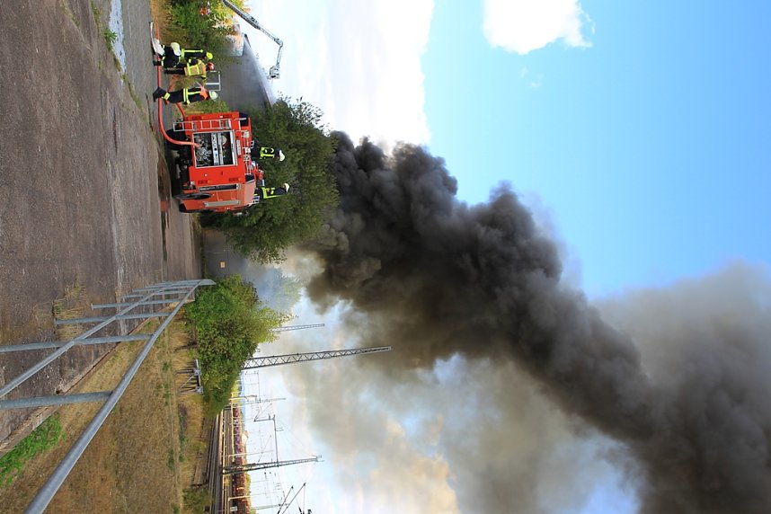 Gro&szlig;brand auf Bahnhofsgel&auml;nde