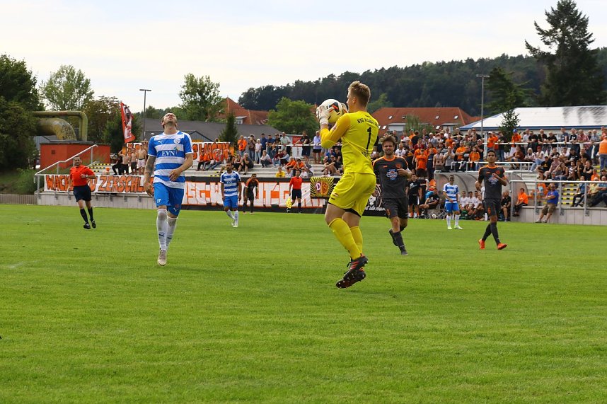 Entscheidung im Elfmeter-Schie&szlig;en