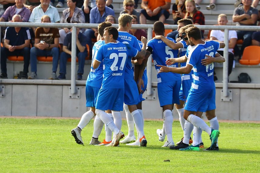 Entscheidung im Elfmeter-Schie&szlig;en