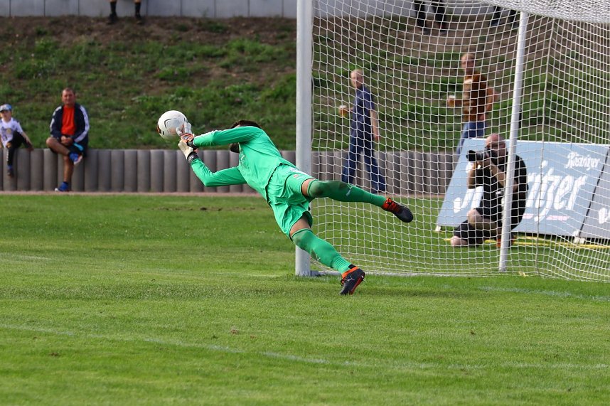 Entscheidung im Elfmeter-Schie&szlig;en