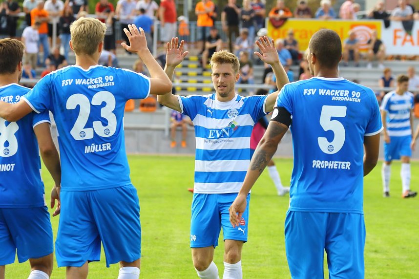 Entscheidung im Elfmeter-Schie&szlig;en