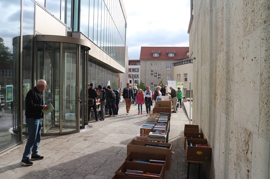 Zum Bibliothekstag drehte sich alles um flei&szlig;ige Bienen und s&uuml;&szlig;en Honig