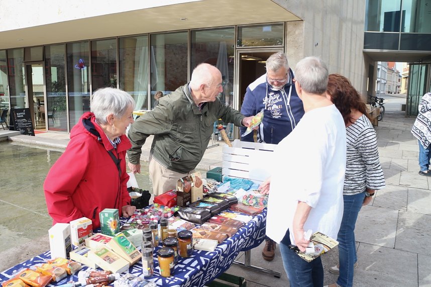 Zum Bibliothekstag drehte sich alles um flei&szlig;ige Bienen und s&uuml;&szlig;en Honig