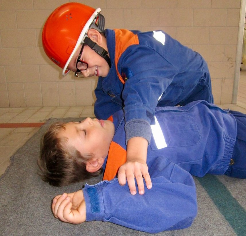 Nachwuchsbrandsch&uuml;tzer erfolgreich gepr&uuml;ft 