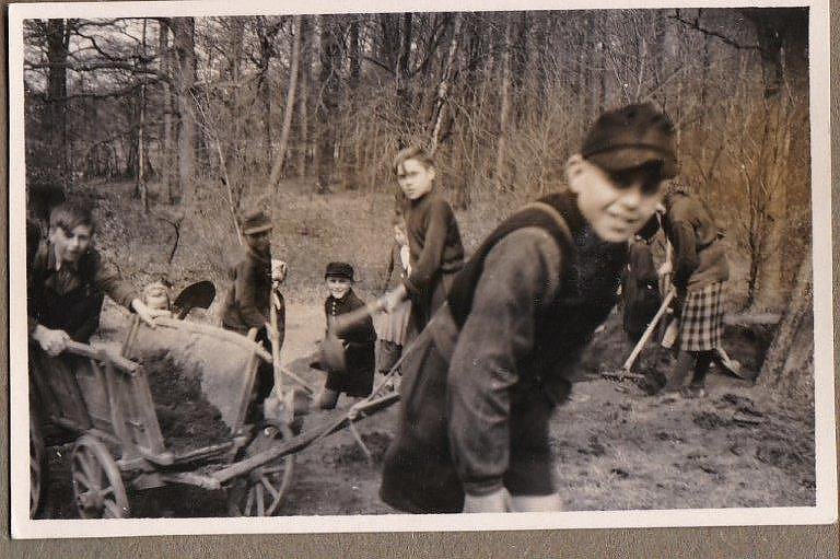 Bau der Freiluftb&uuml;hne in G&uuml;nzerode