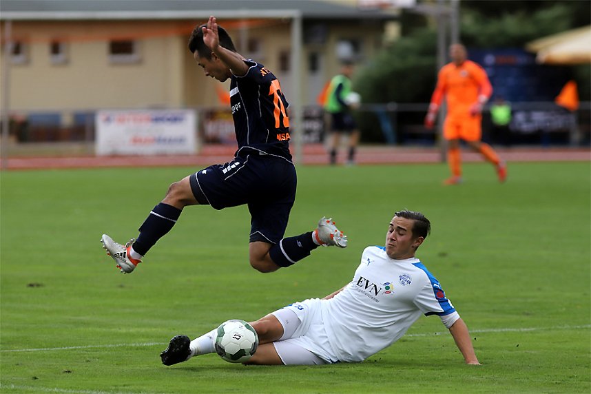 Sauberes Tackling von Liese gegen Misaki