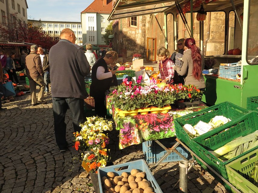 Buntes Treiben auf dem Nordh&auml;user "Marktplatz"