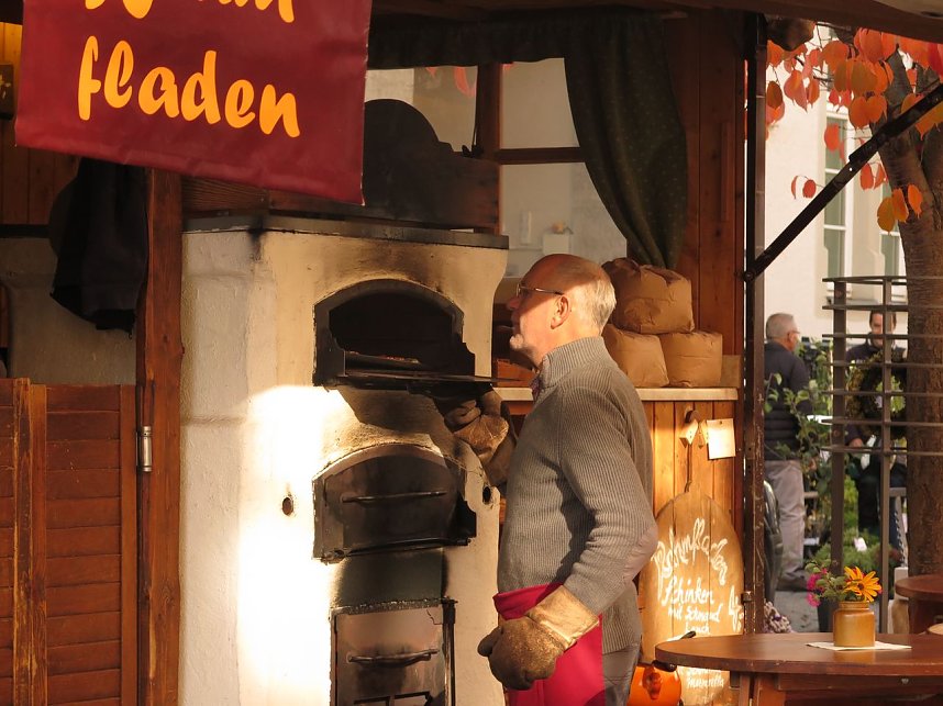 Buntes Treiben auf dem Nordh&auml;user "Marktplatz"