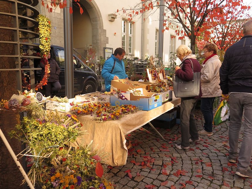 Buntes Treiben auf dem Nordh&auml;user "Marktplatz"