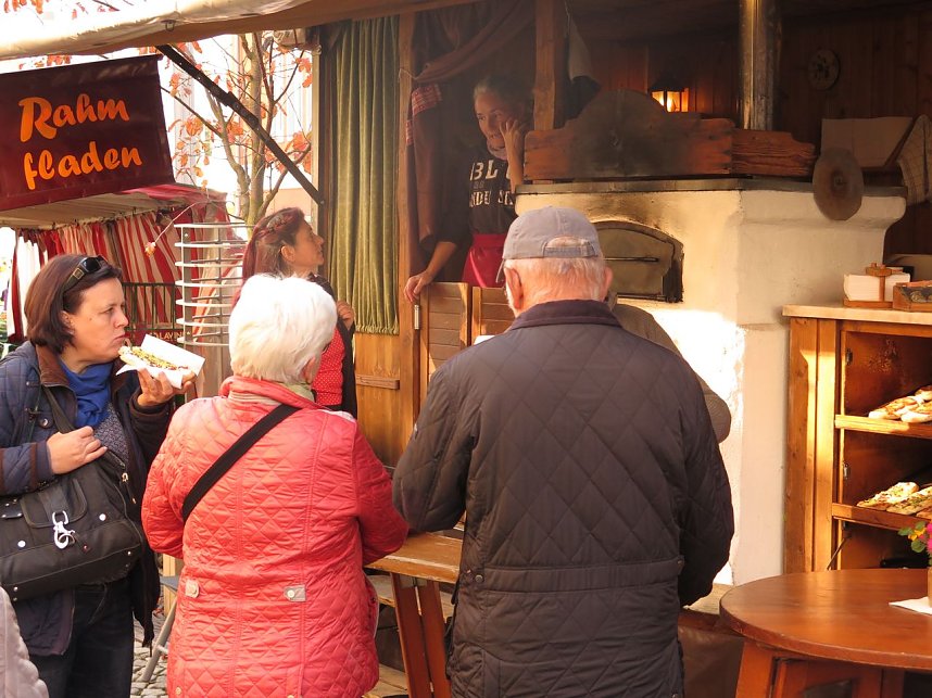 Buntes Treiben auf dem Nordh&auml;user "Marktplatz"