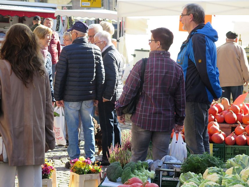 Buntes Treiben auf dem Nordh&auml;user "Marktplatz"