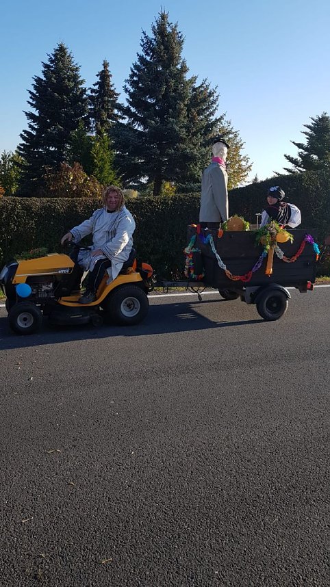 Buntes Treiben zum Kirmesumzug in Kleinwerther