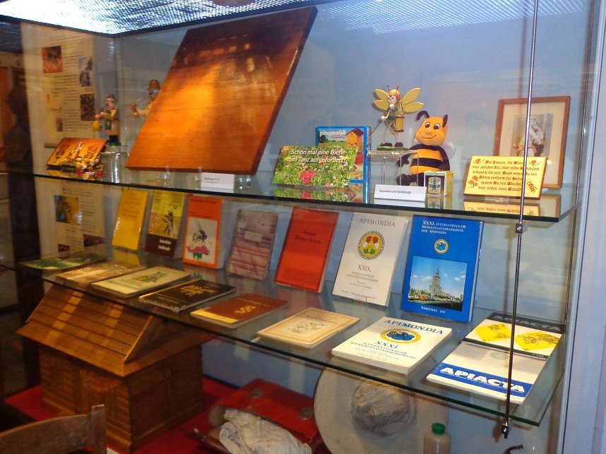 Summende Sechsbeiner im Tabakspeicher