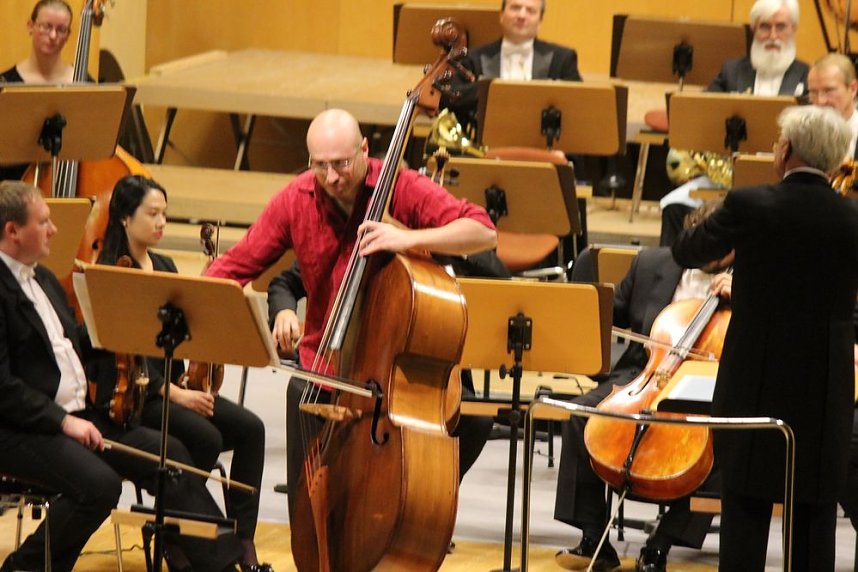 Virtuos am Kontrabass