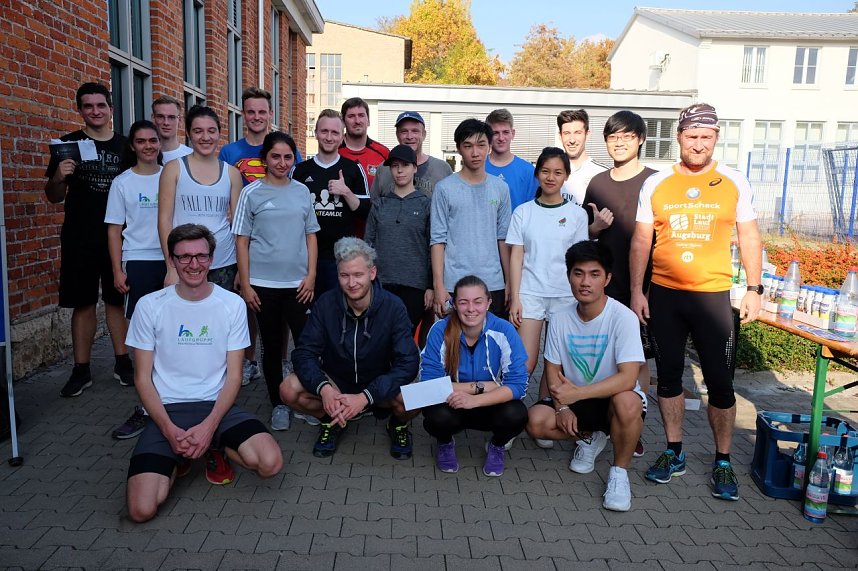 Studierende und Professoren liefen beim ersten Campuslauf gemeinsam gegen die Zeit